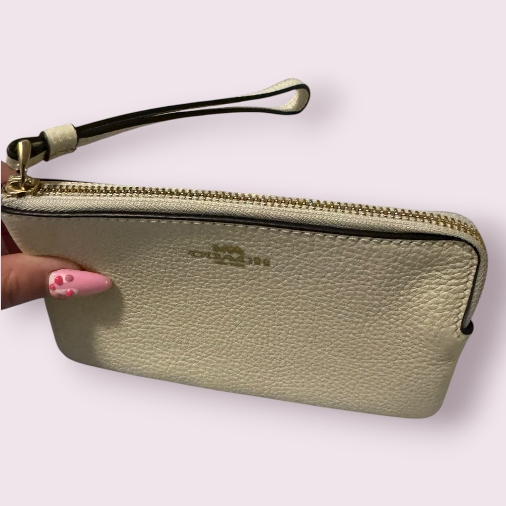 Coach Pebbled Leather Wristlet Zip Pouch Cream Gold Hardware - Picture 4 of 8